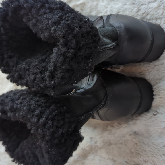UGG Black Leather Wool Lined Edgy Moto Neutral Snow Winter Boots Womens Size 8 - Picture 5 of 10